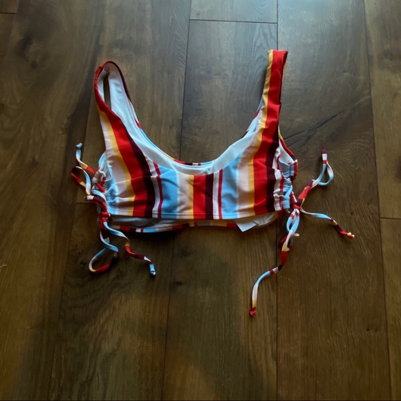 Hollister Bathing Suit top - Picture 2 of 3